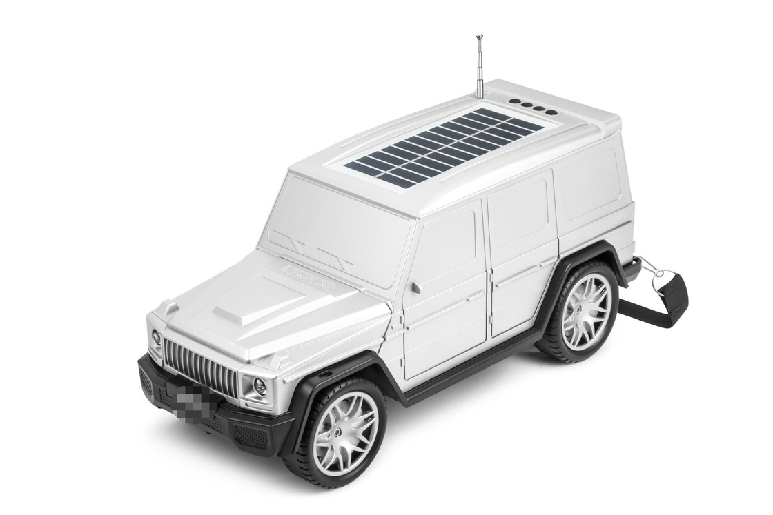 Klassieke auto-vormige Bluetooth-luidspreker combineert zonnelamp en radiofuncties voor thuisreizen buiten