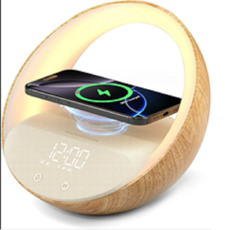 Multifunctionele draadloze oplaadluidspreker Bluetooth-connectiviteit Ingebouwde LED-lichten en wekker voor gezinnen